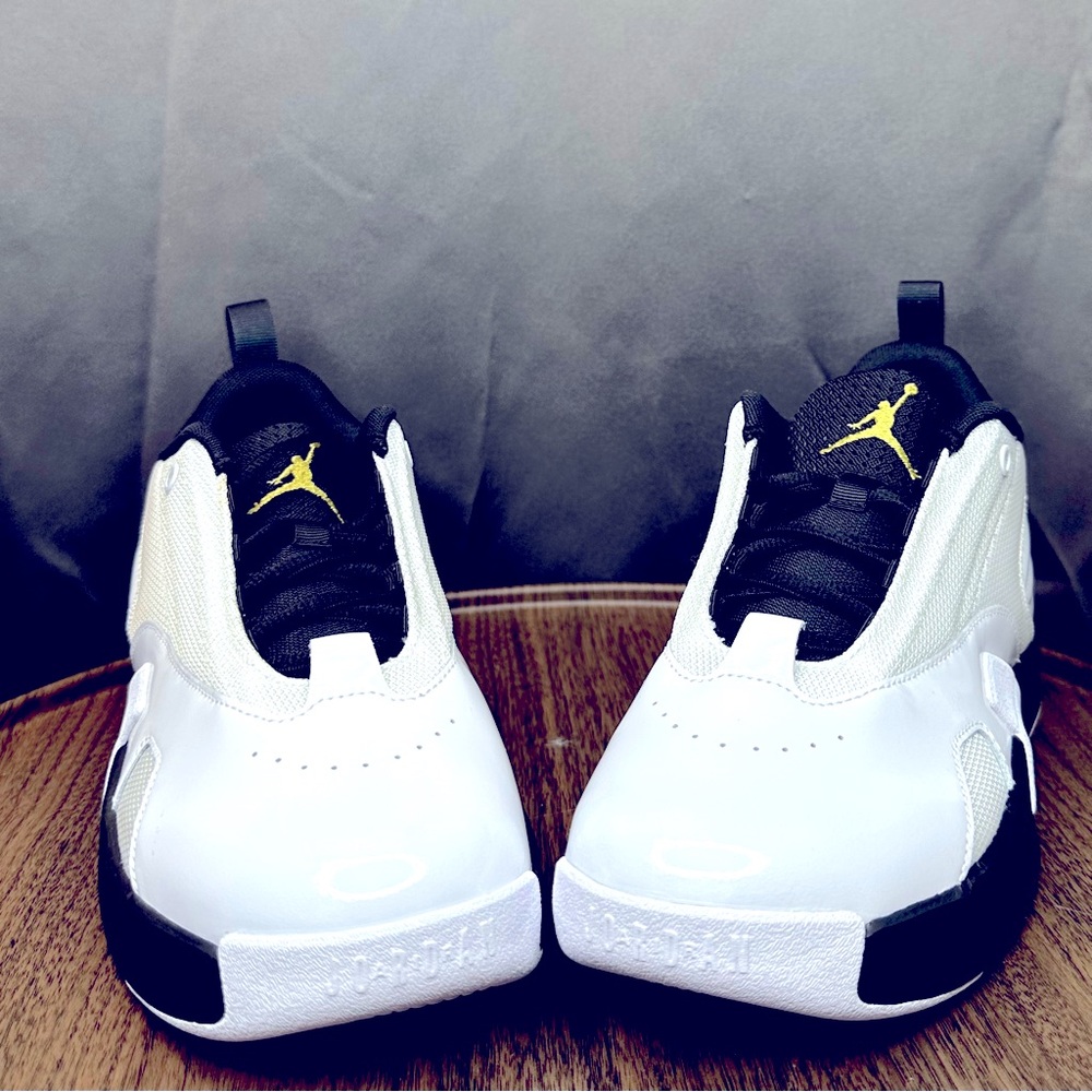 SOLD Jordan Max Aura 6 size 7Y/8.5WBrand new